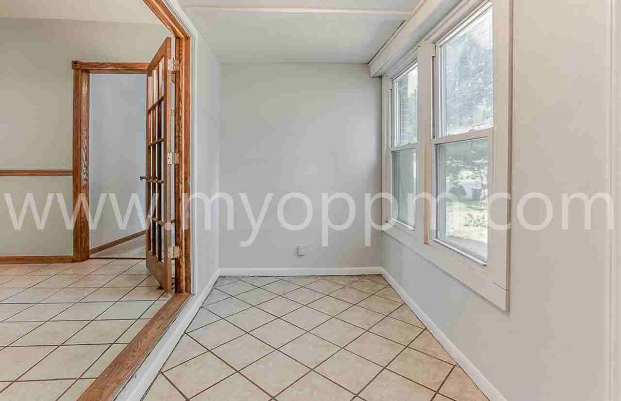 4537 Burdette St - Photo 3 of 20