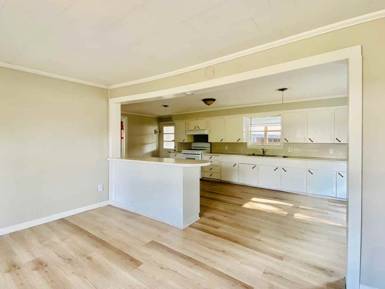 502 Elias St - Photo 3 of 11