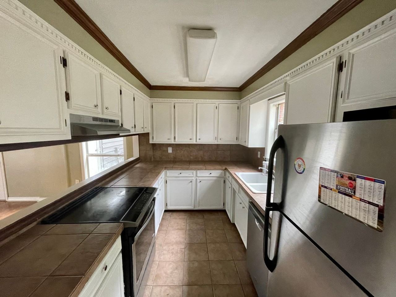 526 Boardwalk Blvd - Photo 2 of 3
