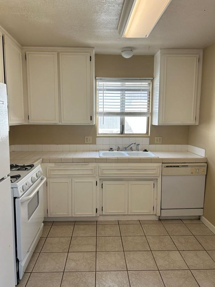 1116 Miller Ln - Photo 4 of 14