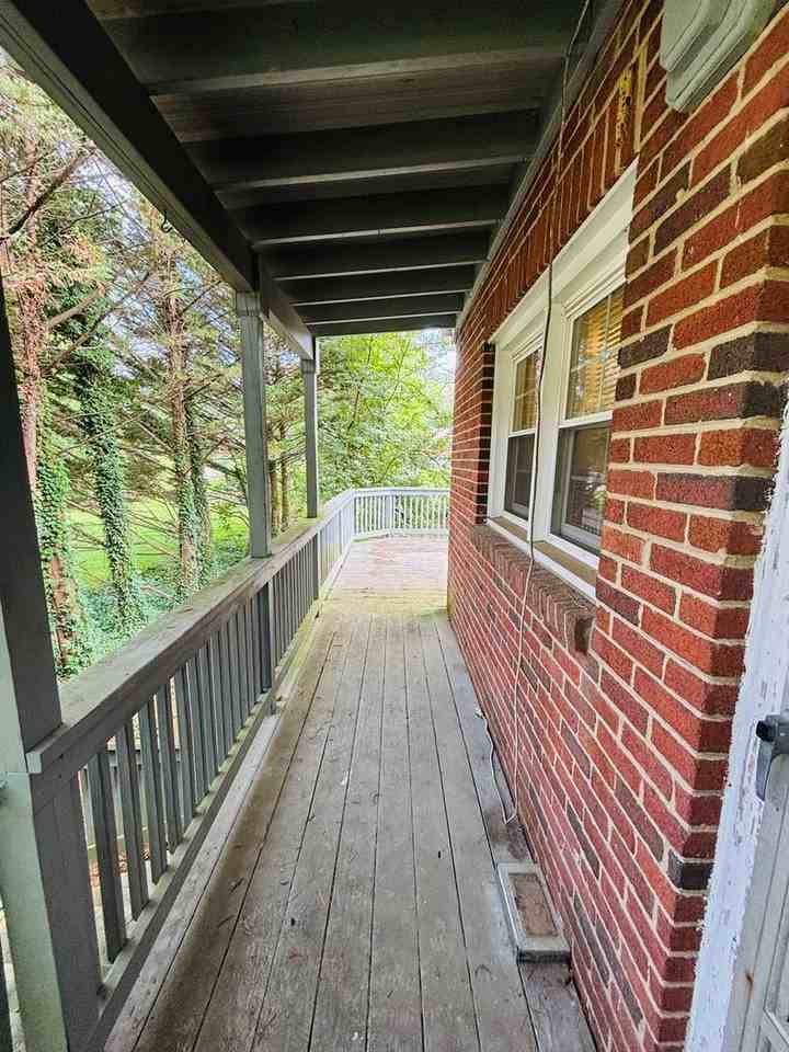 1011 Draper Rd Sw - Photo 7 of 15