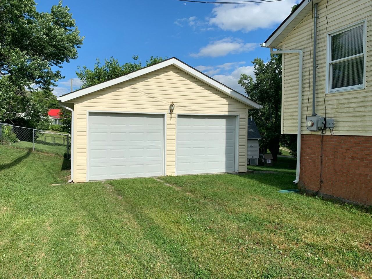 809 2nd Avenue - Photo 4 of 16