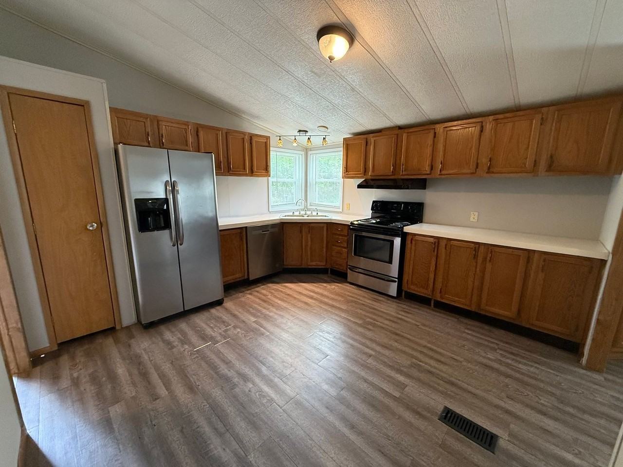 3356 Mccoy Rd - Photo 4 of 16