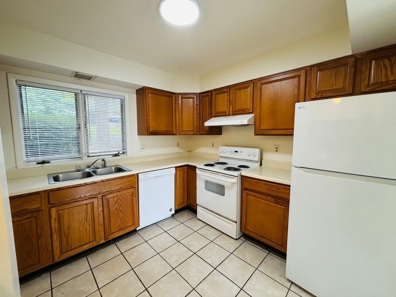 310 Shenandoah Cir - Photo 4 of 17