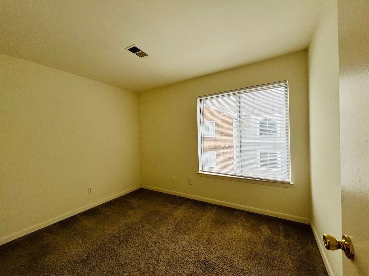 1209 University Ter Apt J - Photo 2 of 16
