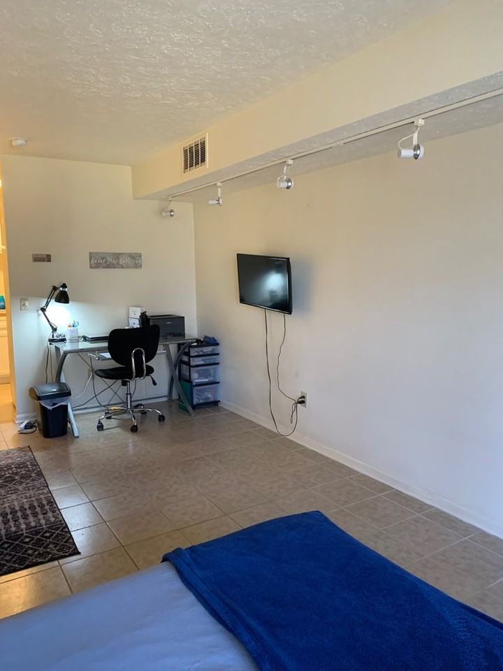 1402 University City Blvd Apt B - Photo 7 of 12