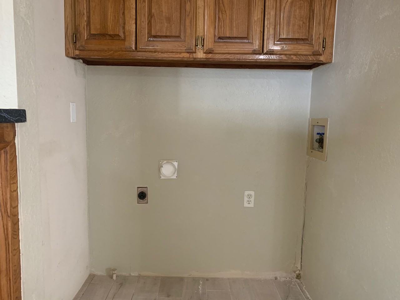 300 Russell Dr - Photo 4 of 17