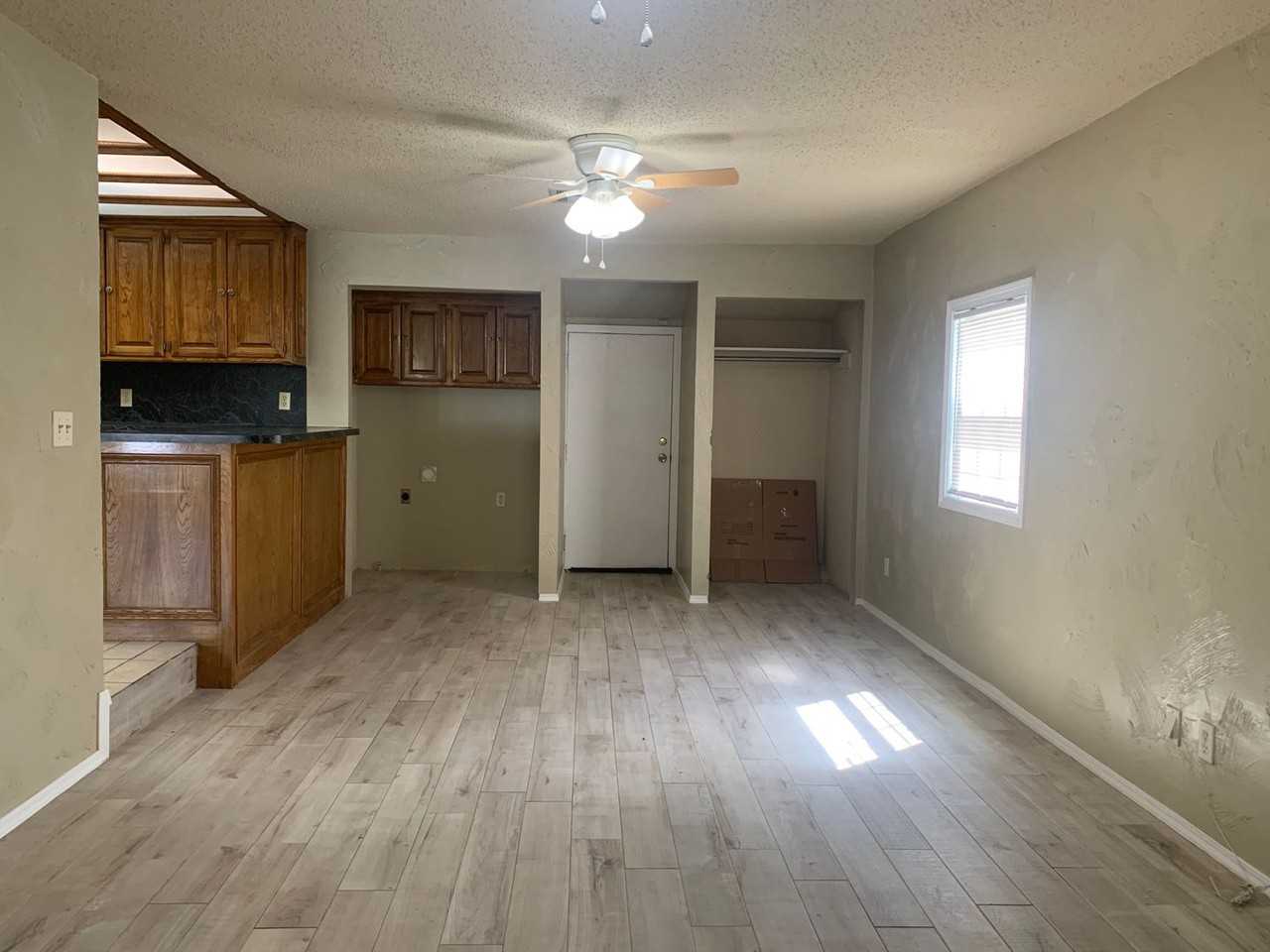 300 Russell Dr - Photo 5 of 17