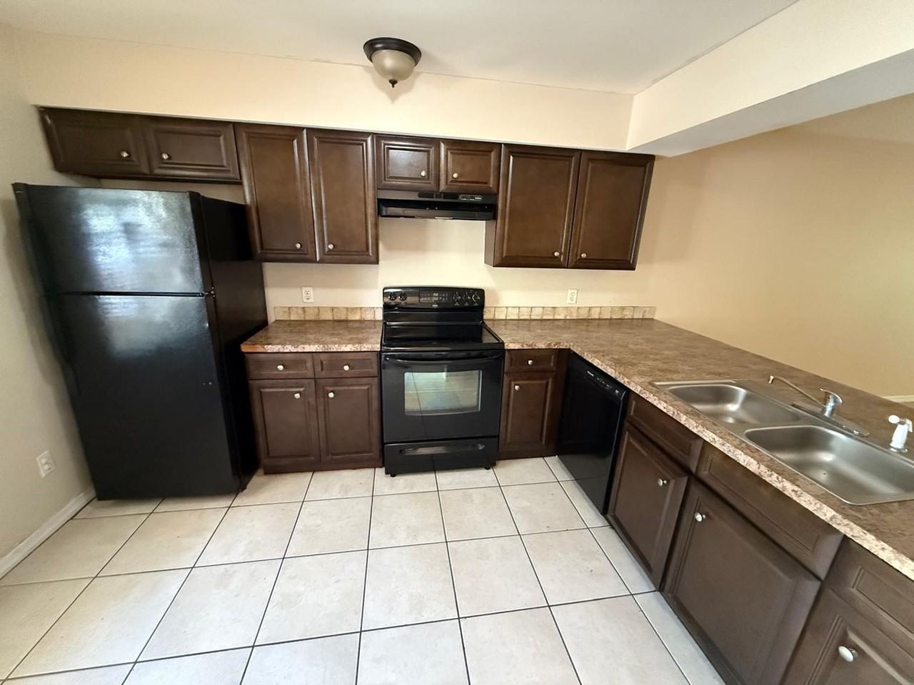 417 Century Blvd - Photo 4 of 10