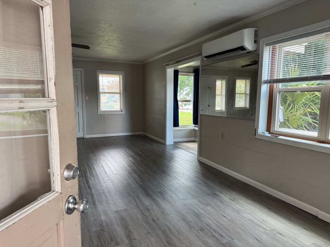 304 N Rockingham Ave - Photo 2 of 24