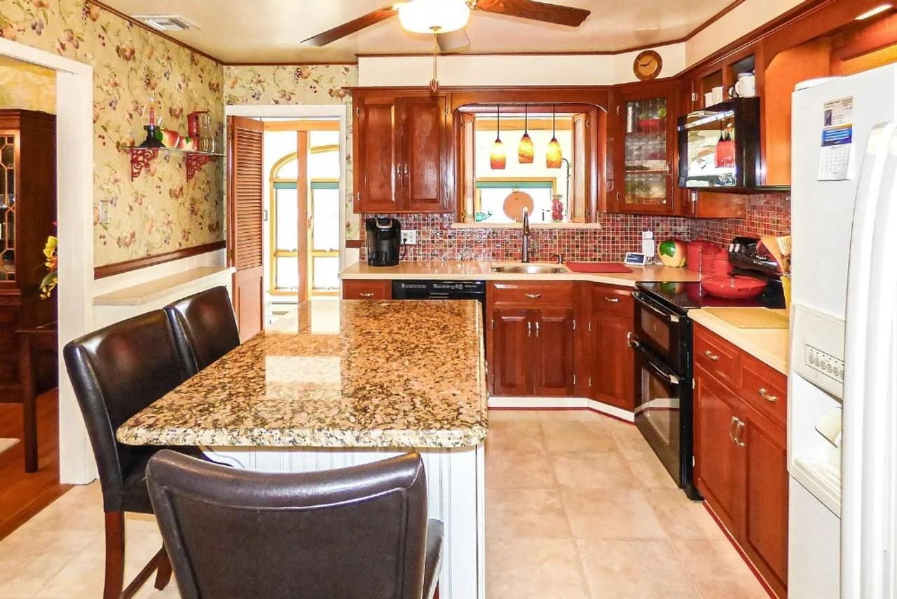 712 Florida Ave - Photo 3 of 9