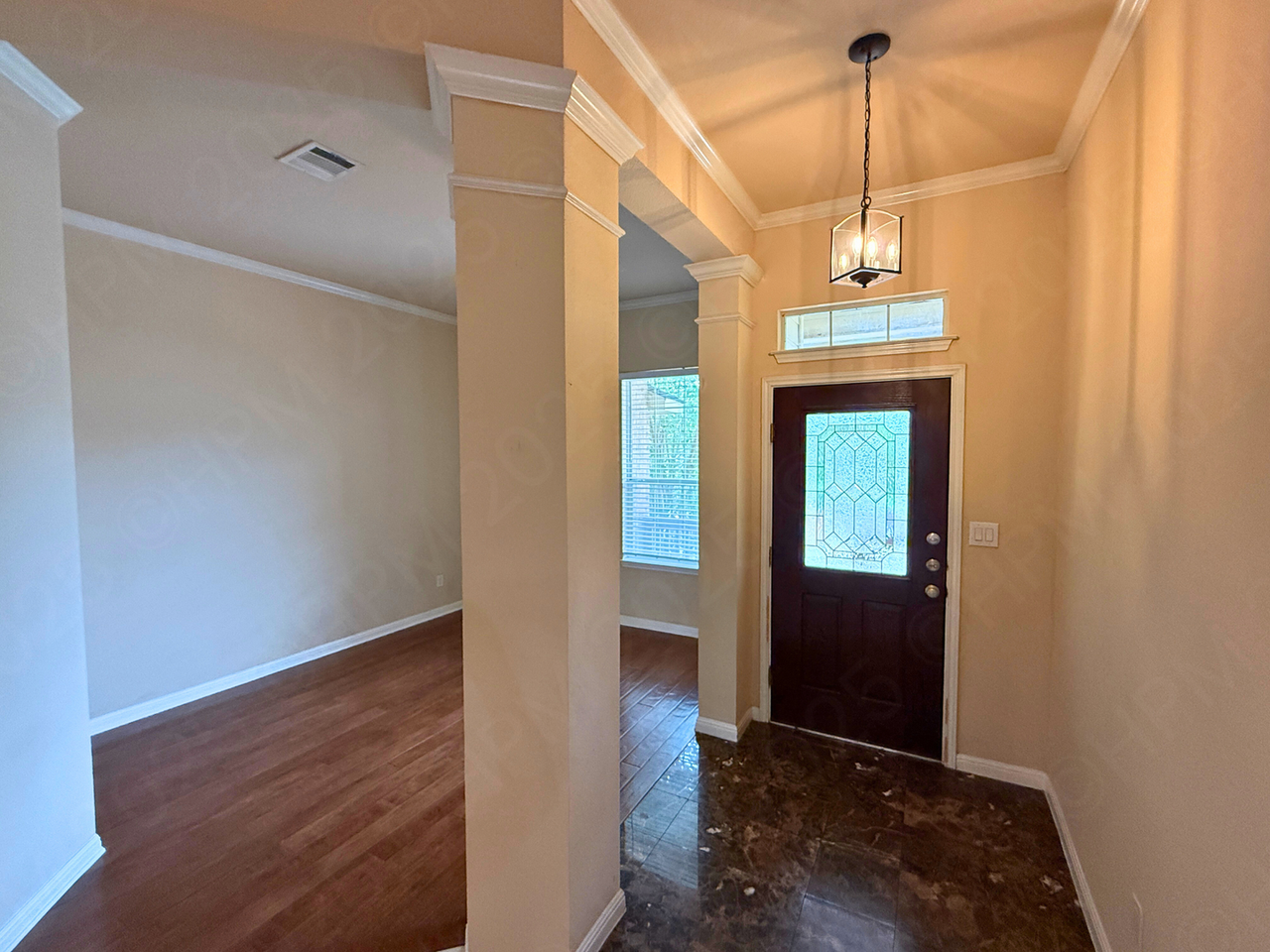 18434 Rogers Bnd - Photo 3 of 20