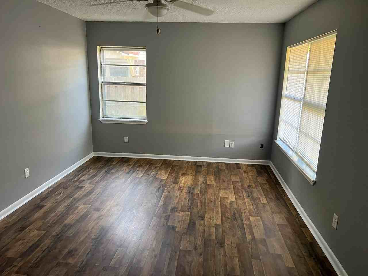 6255 Memphis Ave - Photo 2 of 20