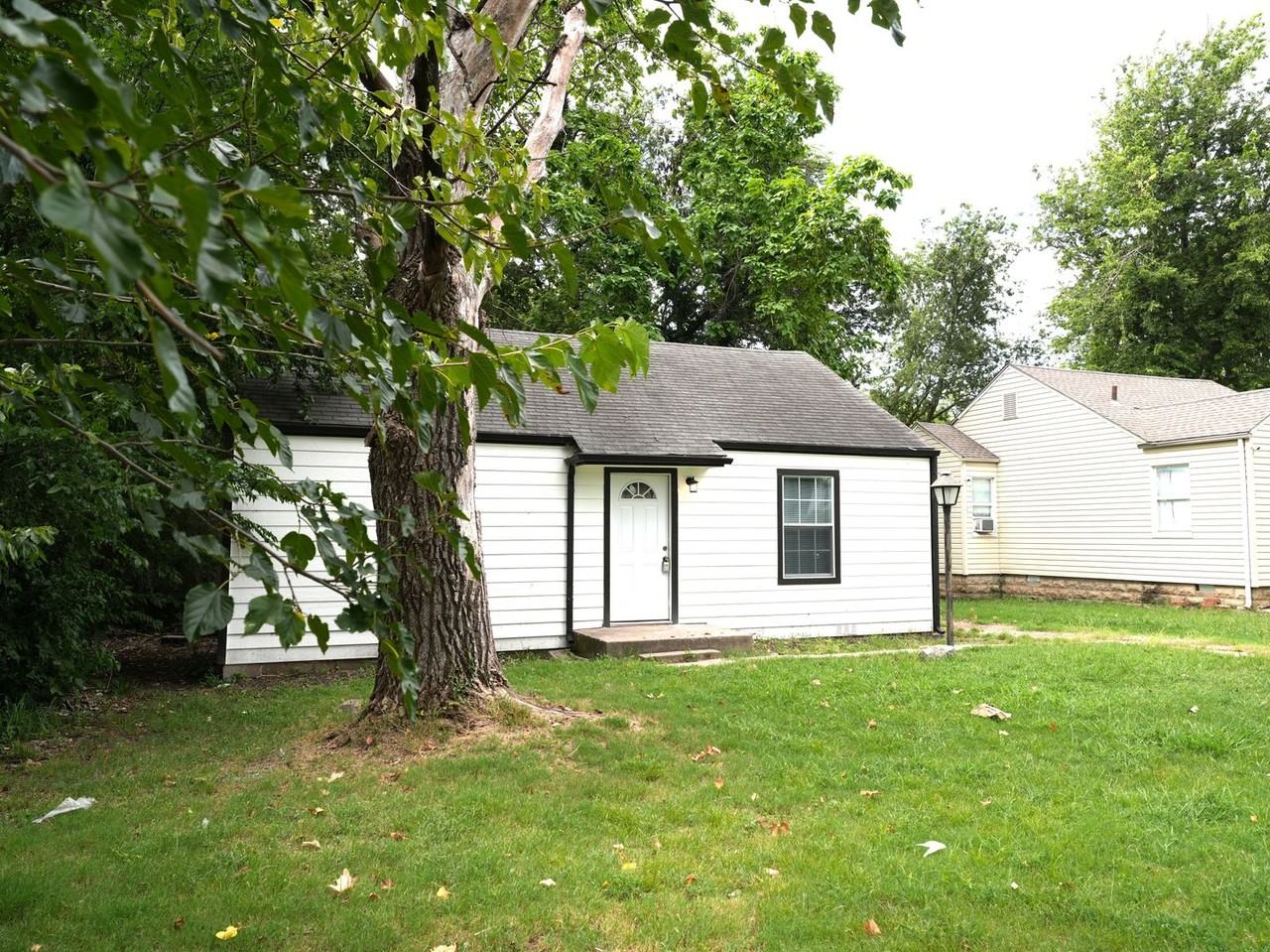 6522 E 5th St - Photo 2 of 19