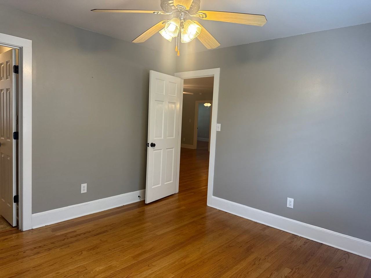 8024 Bradford Ln - Photo 4 of 17