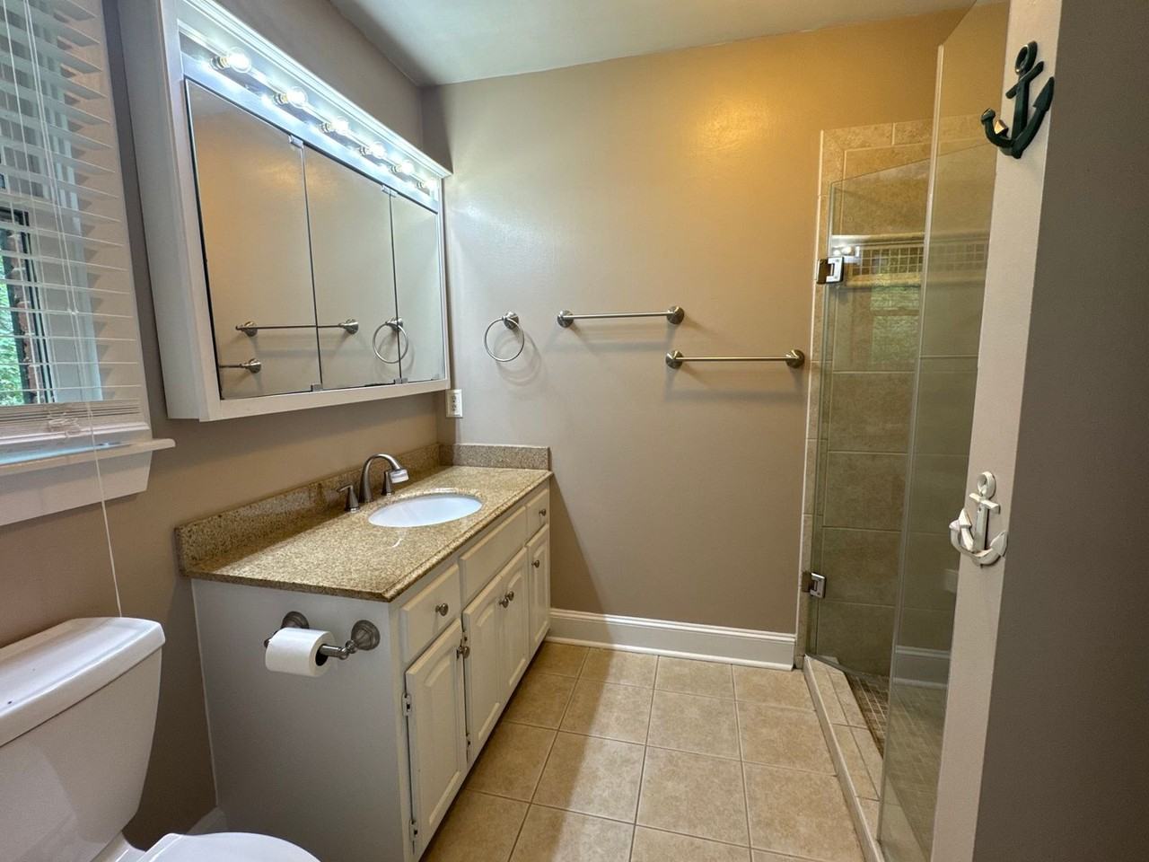 8024 Bradford Ln - Photo 7 of 17