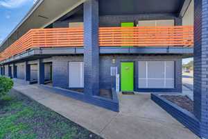 featured image of 3200 W Walnut St