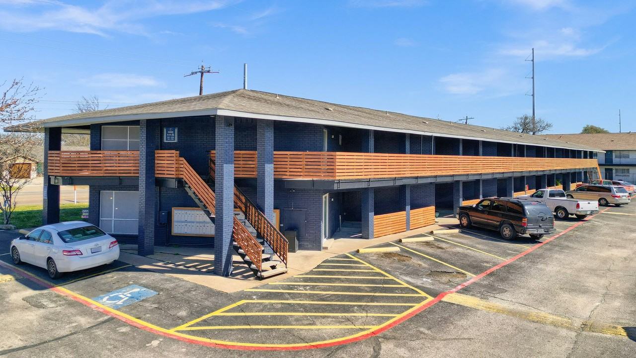 Crestridge Apartments - Photo 2 of 30