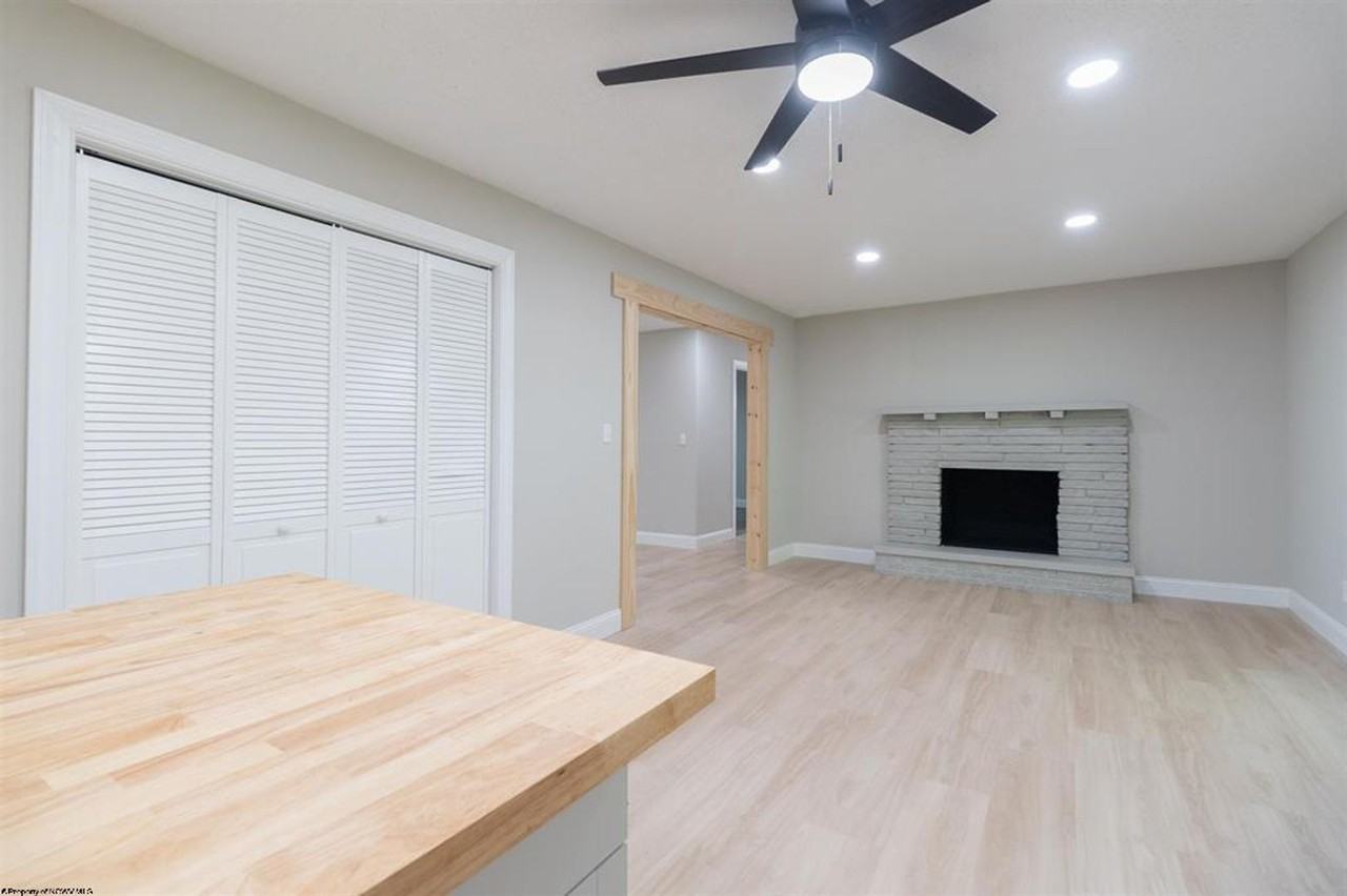 700 Terrace Ave - Photo 2 of 25