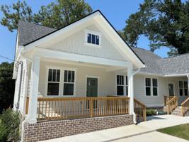 featured image of 2705 Clark St