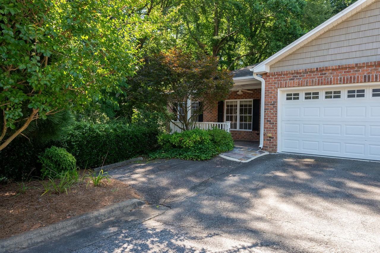 130 Alpine Ct - Photo 2 of 32