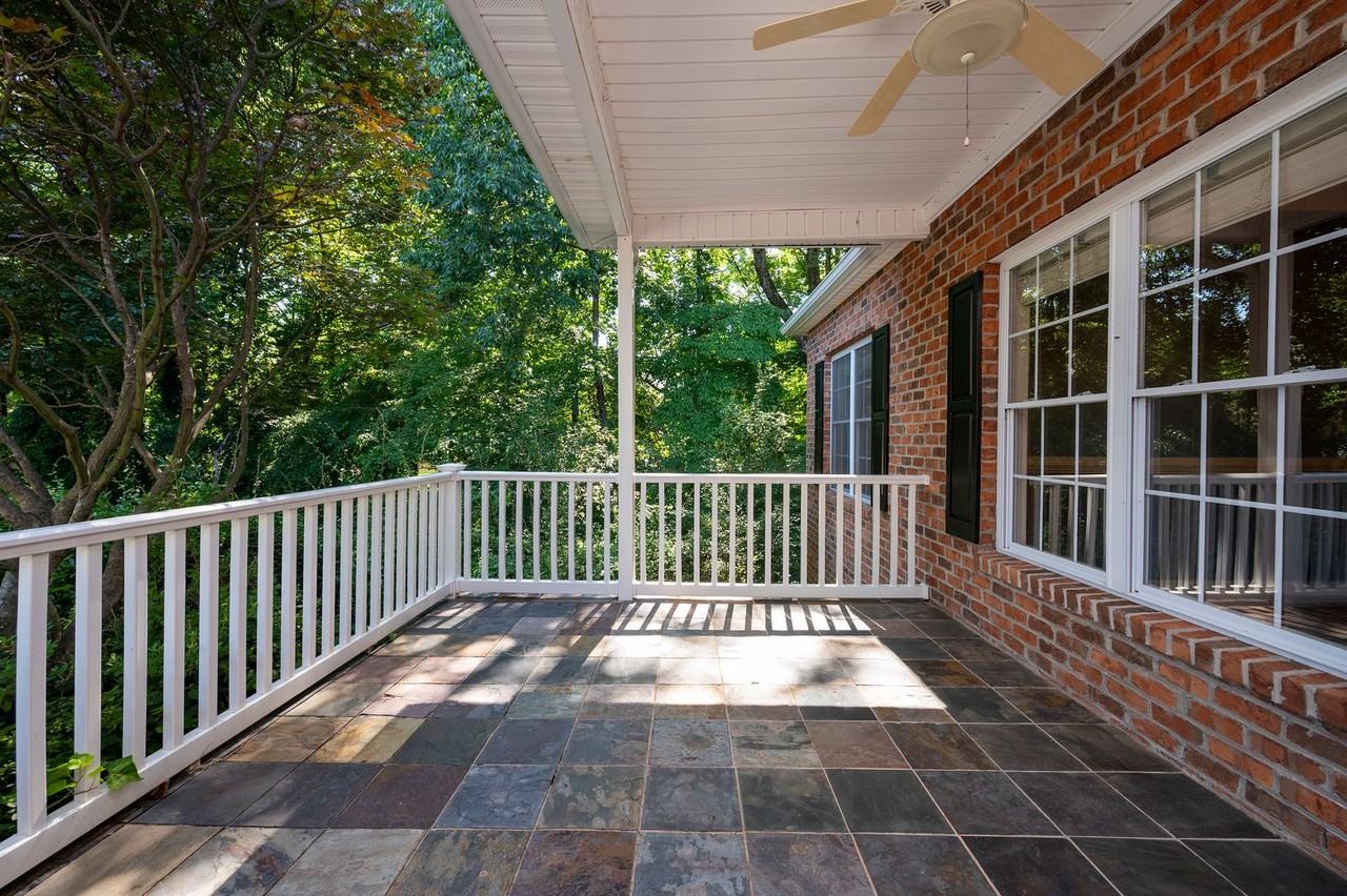 130 Alpine Ct - Photo 3 of 32