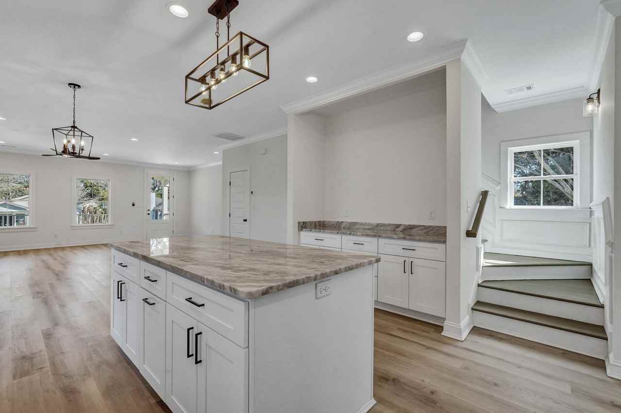 1407 E 32nd St - Photo 6 of 10