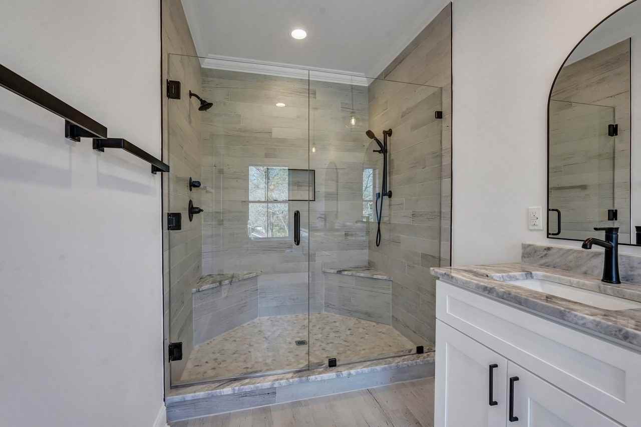 1407 E 32nd St - Photo 7 of 10