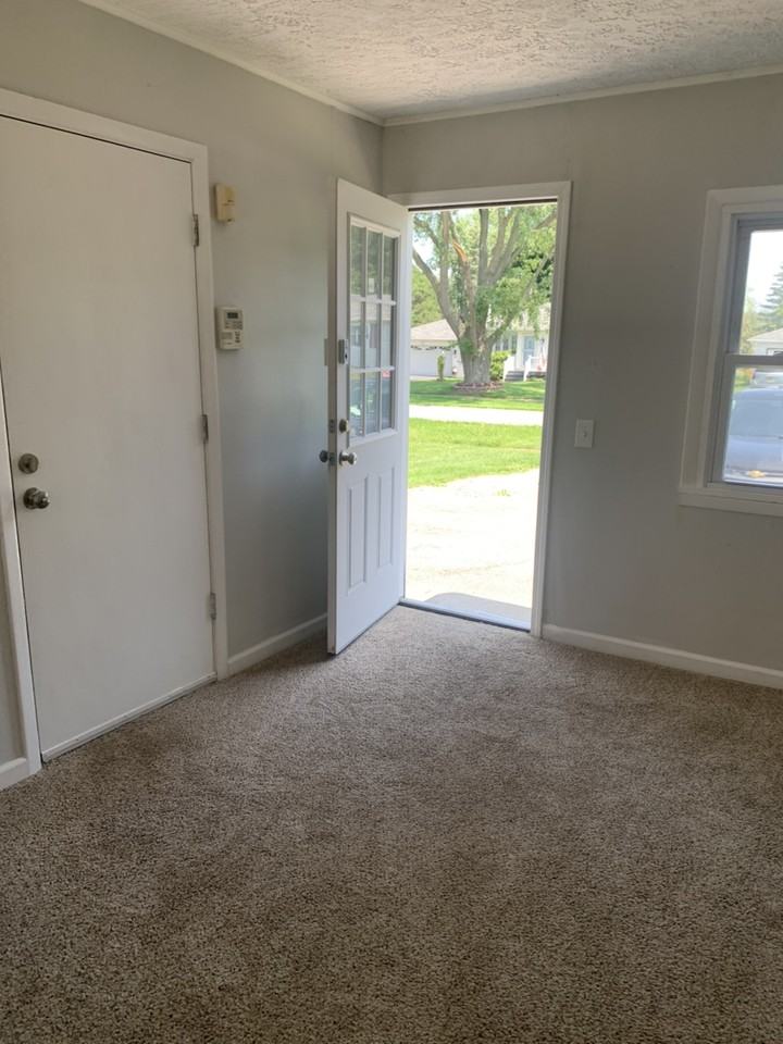 39 St Rita Dr - Photo 2 of 10