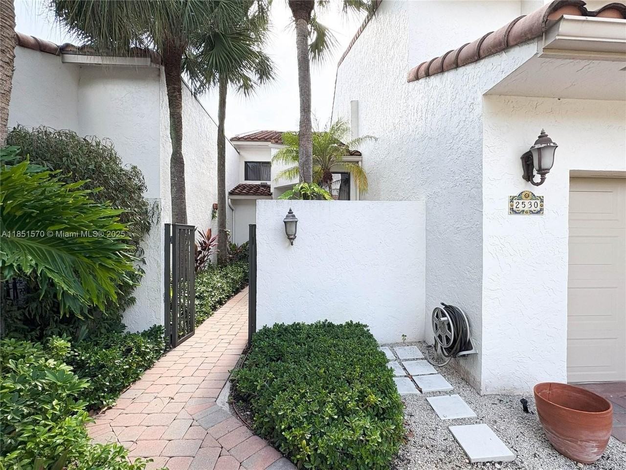 2530 Windsor Way Ct #NA - Photo 3 of 35