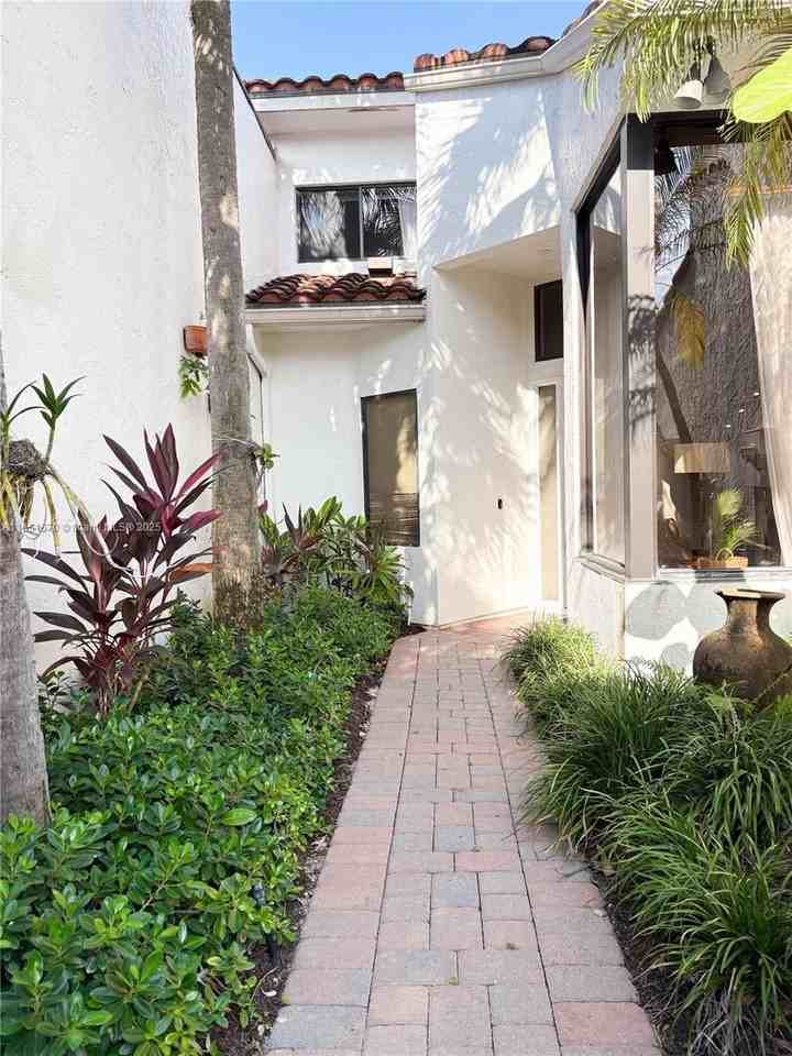 2530 Windsor Way Ct #NA - Photo 4 of 35