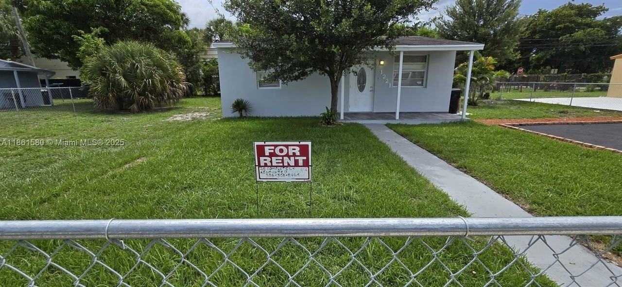 1221 Nw 23rd Ter #0 - Photo 4 of 9