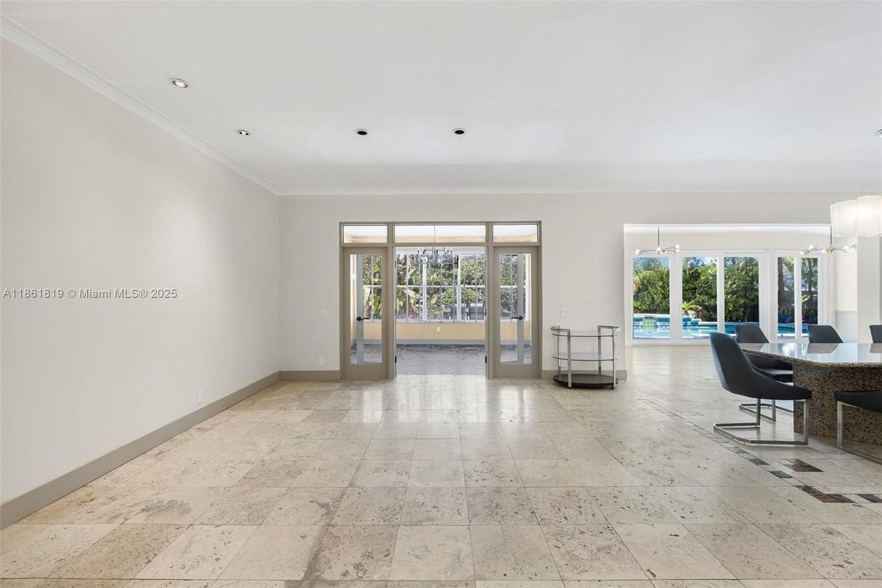 3180 N Bay Rd - Photo 6 of 41