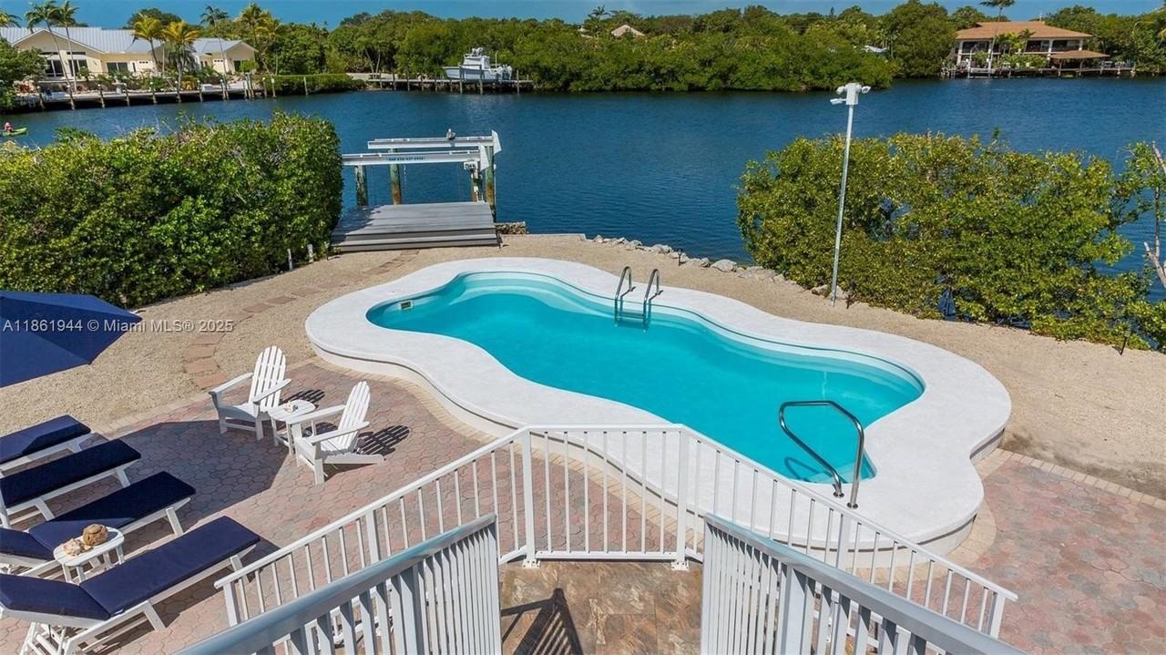 7760 Aviation Boulevard #0 - Photo 2 of 45