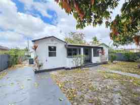 11712 Nw 3rd Ave #FRONT - Photo 1 of 1