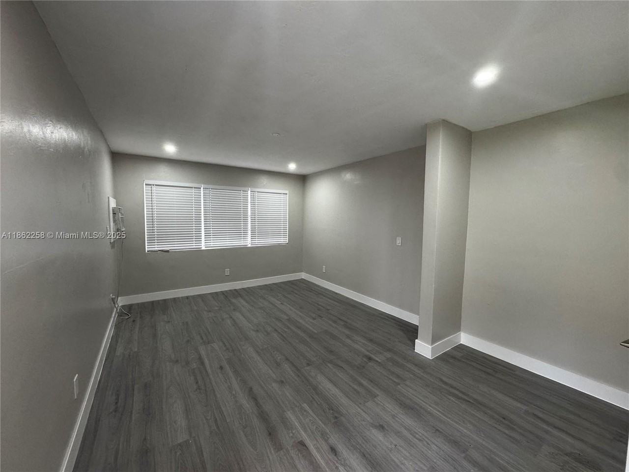 2377 Nw 35th St - Photo 3 of 9