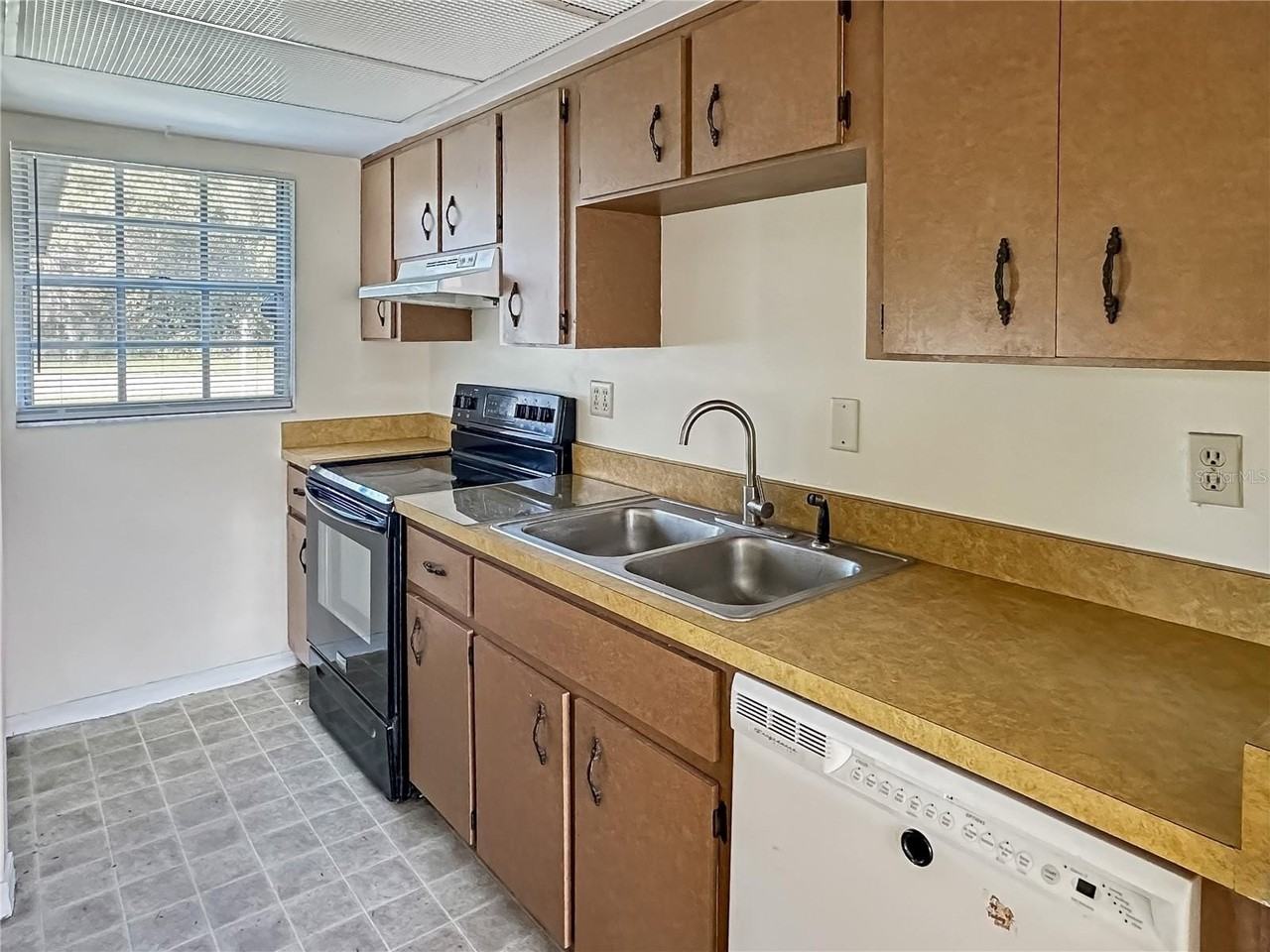 590 Belltower Ave #F - Photo 4 of 13