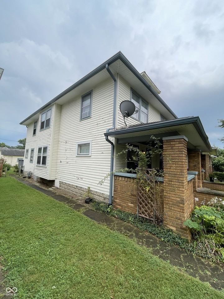 815 North Riley Avenue - Photo 2 of 15