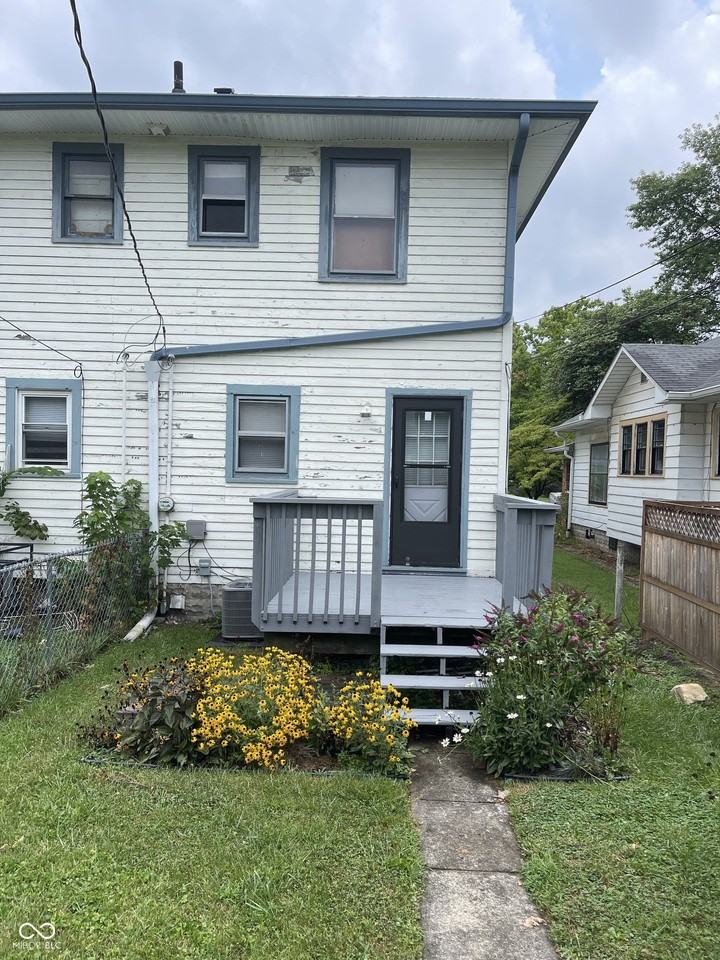 815 North Riley Avenue - Photo 3 of 15