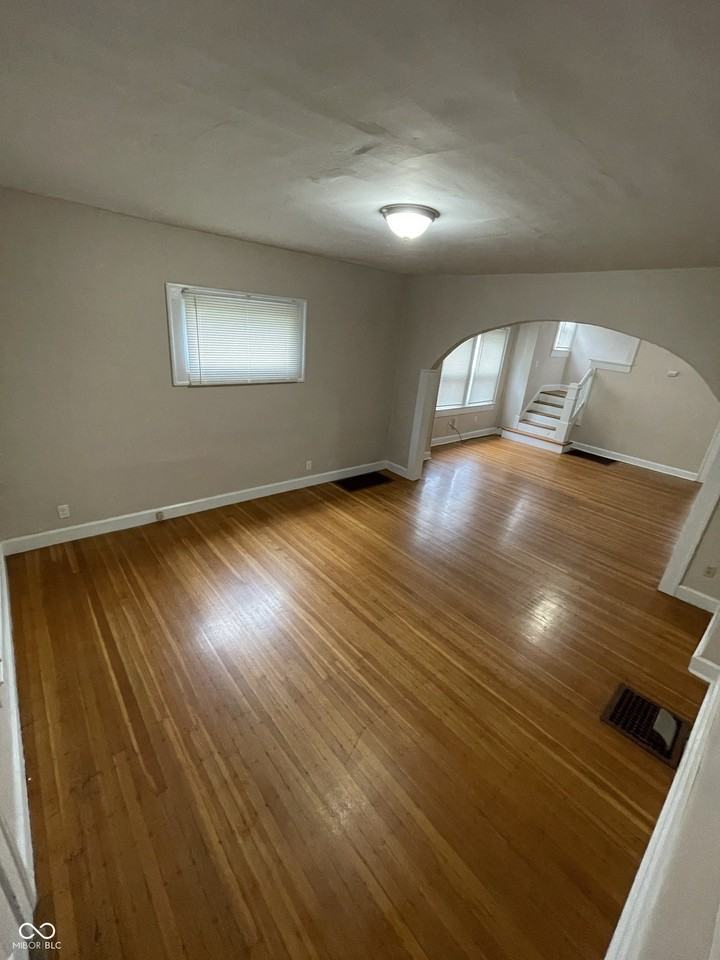 815 North Riley Avenue - Photo 4 of 15