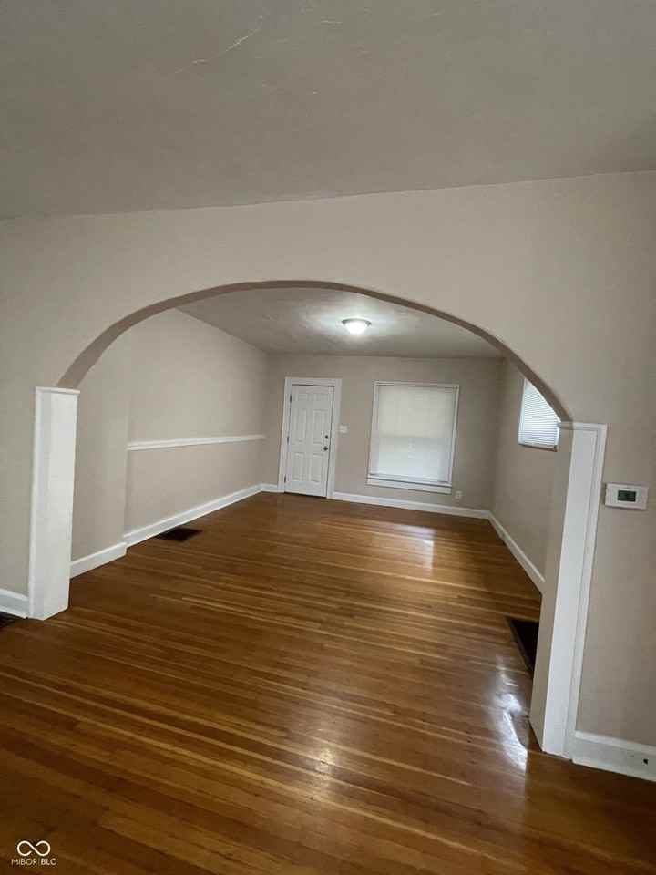 815 North Riley Avenue - Photo 5 of 15