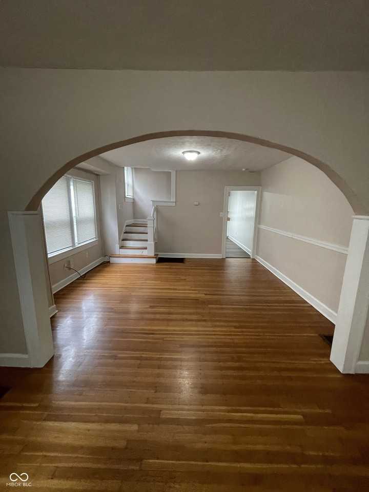 815 North Riley Avenue - Photo 6 of 15