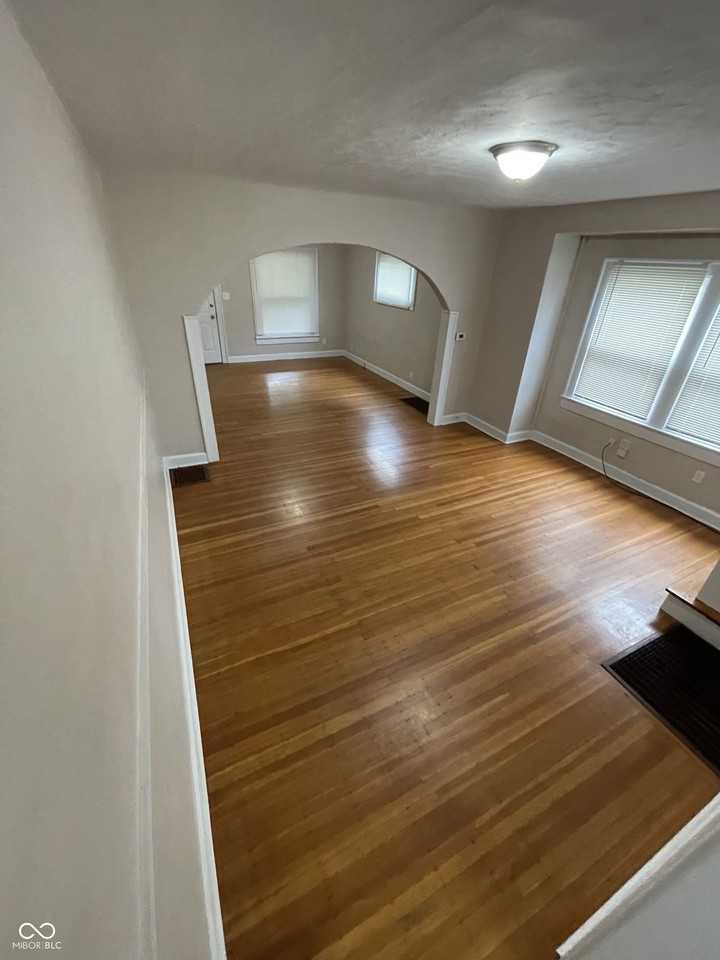 815 North Riley Avenue - Photo 7 of 15