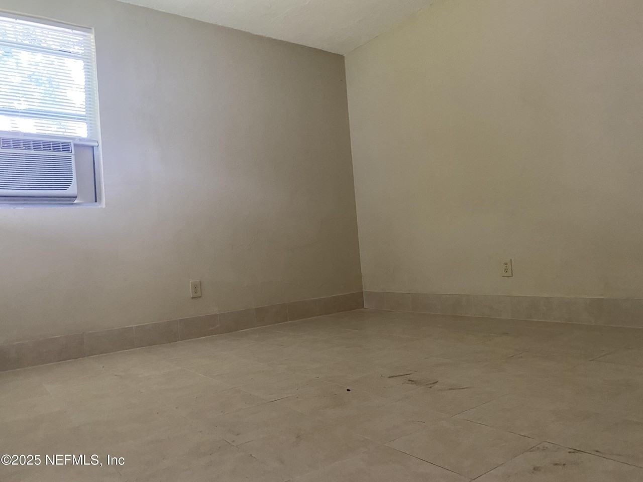 3139 Cecelia St - Photo 4 of 5