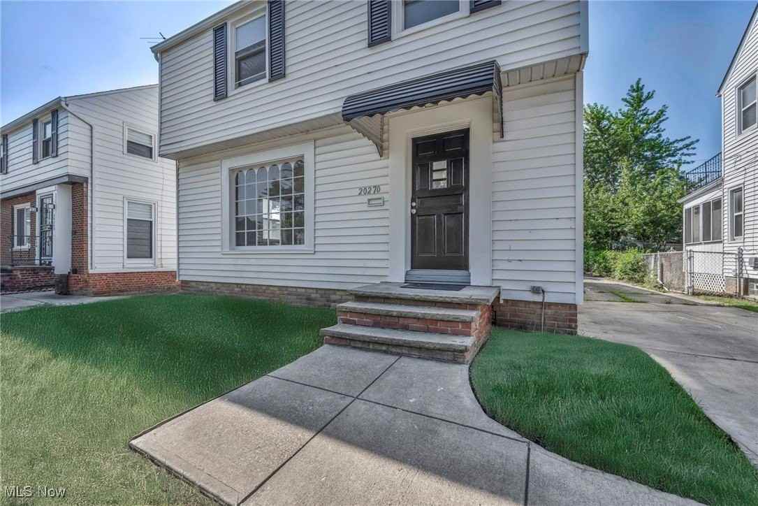 20270 Ardwell Dr - Photo 2 of 38