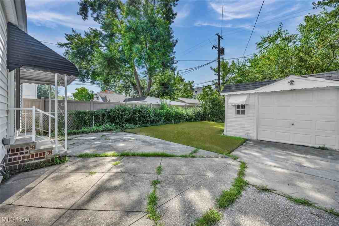 20270 Ardwell Dr - Photo 5 of 38