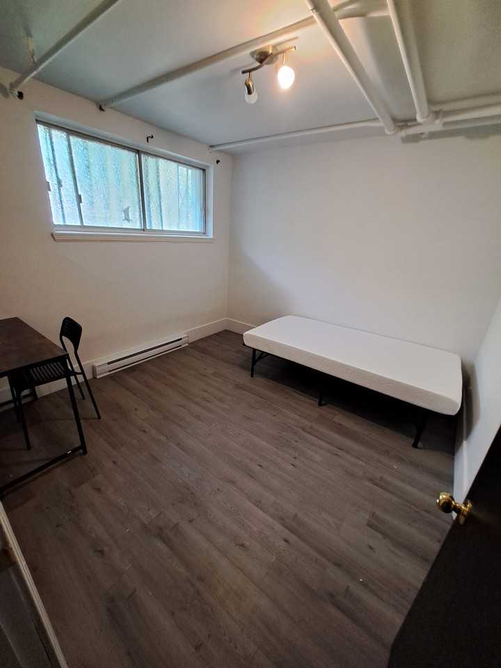 8902 Rue Saint-Hubert #A - Photo 2 of 5