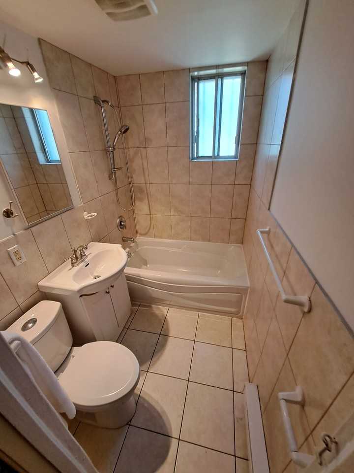 8902 Rue Saint-Hubert #A - Photo 3 of 5