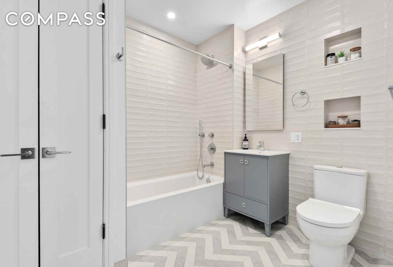 1 Lenox Rd #3B - Photo 4 of 8