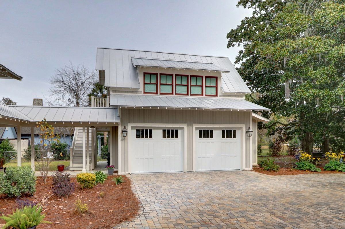 1320 Wilmington Island Rd - Photo 2 of 17